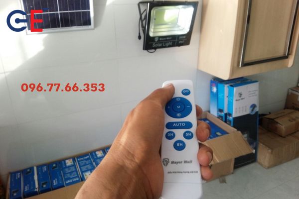 Tìm hiểu về cách sử dụng remote đèn năng lượng mặt trời 100W