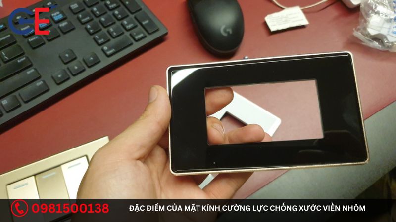 Đặc điểm của mặt kính cường lực viền nhôm Panasonic hình chữ nhật