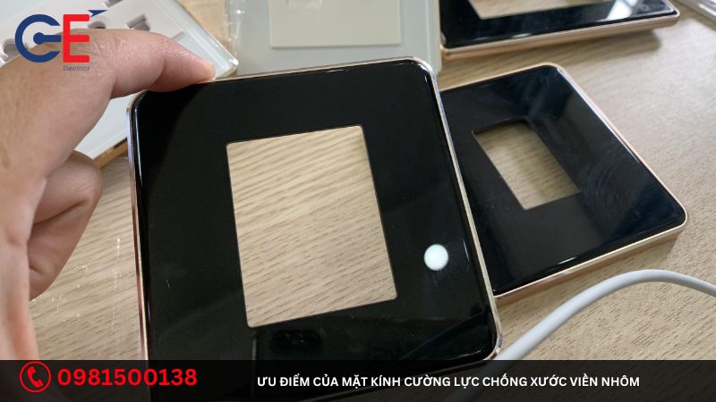 Ưu điểm của mặt kính cường lực viền nhôm Panasonic hình vuông